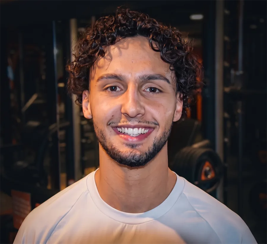 Enzo, coach sportif BPJEPS mention B à La Celle-Saint-Cloud, en salle de sport
